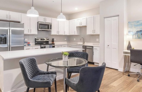 Willow Springs Apartment | Landing | Spectacular 2BD, Gym, Pool