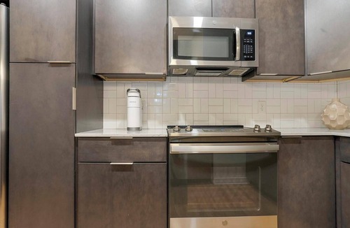 Downtown Apartment | Landing | Spectacular 2BD, Yoga Studio, Courtyard
