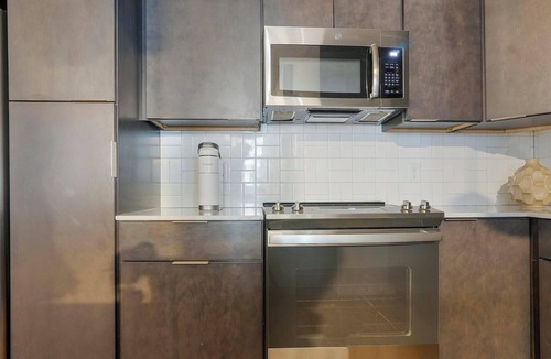 Downtown Apartment | Landing | Spectacular 2BD, Yoga Studio, Courtyard