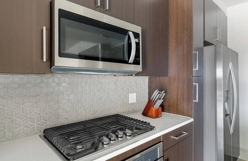 Houston Apartment | Landing | Spectacular 2BD, Pool, Gym
