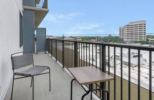 Houston Apartment | Landing | Spectacular 2BD, Pool, Gym