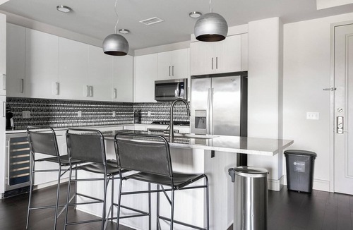 Houston Apartment | Landing | Spectacular 2BD, Pool, Gym