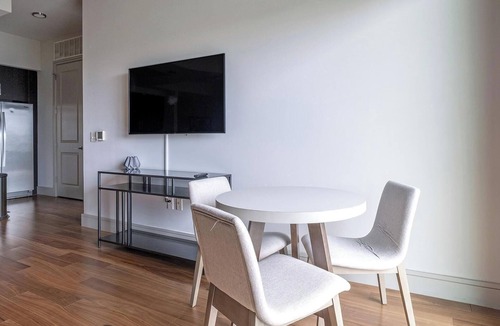 Houston Apartment | Landing | Spectacular 2BD, Pool, Gym