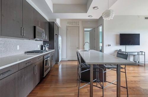 Houston Apartment | Landing | Spectacular 2BD, Pool, Gym