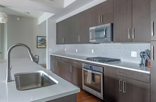 Houston Apartment | Landing | Spectacular 2BD, Pool, Gym