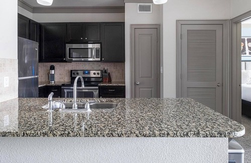 George Bush Park/Eldridge Apartment | Landing | Spectacular 2BD, Gym, Pool