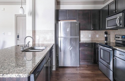 George Bush Park/Eldridge Apartment | Landing | Spectacular 2BD, Gym, Pool