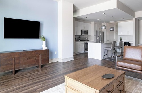 Houston Apartment | Landing | Spectacular 2BD, Tennis Court, Gym