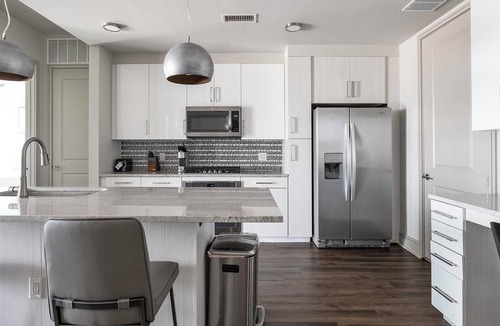 Houston Apartment | Landing | Spectacular 2BD, Tennis Court, Gym