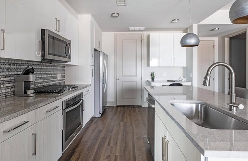 Houston Apartment | Landing | Spectacular 2BD, Tennis Court, Gym