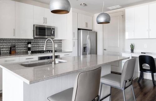 Houston Apartment | Landing | Spectacular 2BD, Tennis Court, Gym
