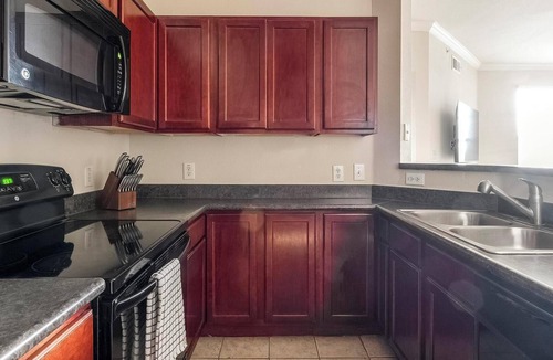 Barker Apartment | Landing | Spectacular 2BD, Clubhouse, Gym