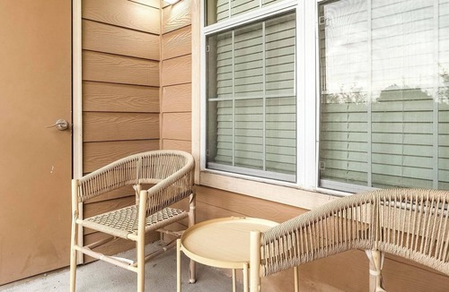 Barker Apartment | Landing | Spectacular 2BD, Clubhouse, Gym