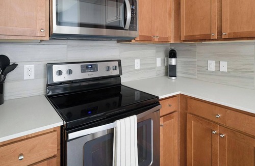 Central Business District Apartment | Landing | Spectacular 2BD, Gym, Courtyard