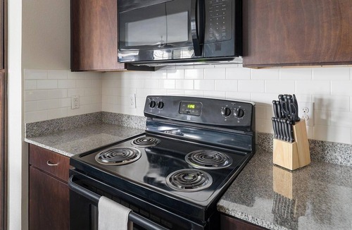 Northeast Houston Apartment | Landing | Spectacular 2BD, Game Room, Gym