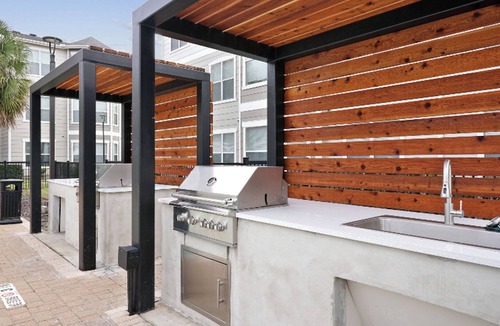 Humble Apartment | Landing | Spectacular 2BD, Gym, Yoga Studio
