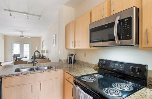New Pathways Apartment | Landing | Spectacular 2BD, Pool, Gym