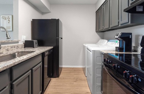Cordova Apartment | Landing | Spectacular 2BD, Gym, Pool