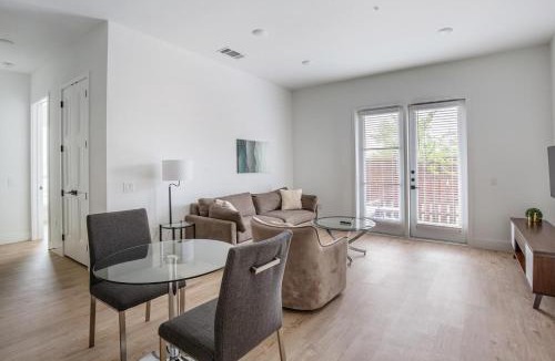 Denton Apartment | Landing Spectacular 3BD Clubhouse Courtyard
