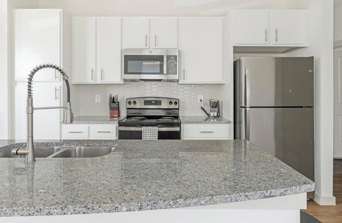 Waller Apartment | Landing | Spectacular 3BD, Pool, Gym