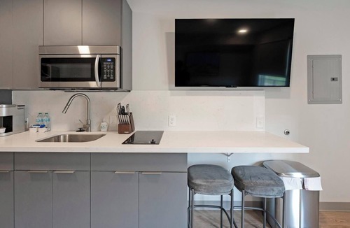 Hermitage Apartment | Landing | Spectacular Studio in Downtown Hermitage