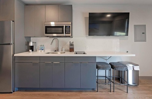 Hermitage Apartment | Landing | Spectacular Studio in Downtown Hermitage
