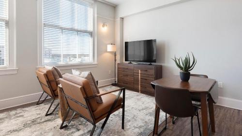 Spartanburg Apartment | Landing Spectacular Studio Gym