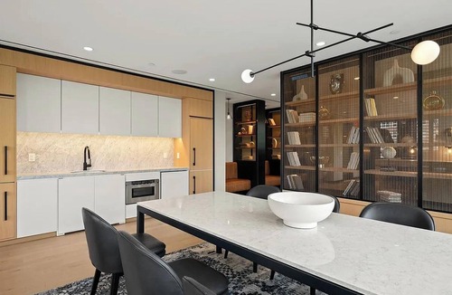 Bath Beach Apartment | Landing | Spectacular Studio in Bath Beach