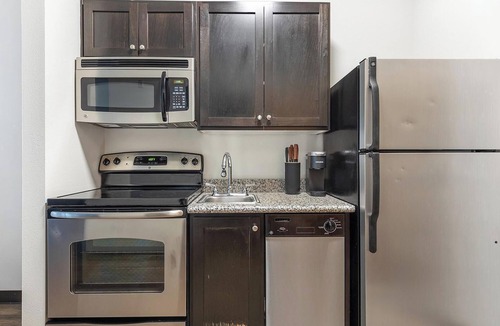 Pearl District Apartment | Landing | Spectacular Studio, Courtyard, Gym