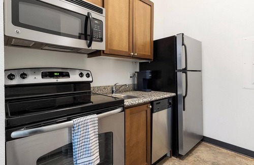 Pearl District Apartment | Landing | Spectacular Studio, Courtyard, Gym