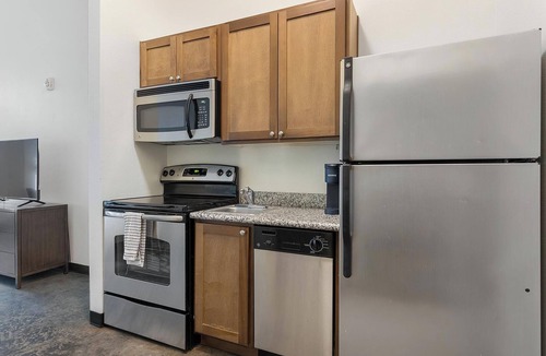 Pearl District Apartment | Landing | Spectacular Studio, Courtyard, Gym