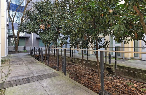 Pearl District Apartment | Landing | Spectacular Studio, Courtyard, Gym
