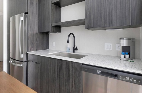 MLK Apartment | Landing | Spectacular Studio, Gym, Courtyard