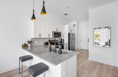 Denton Apartment | Landing | Spectacular Studio, Gym, Courtyard