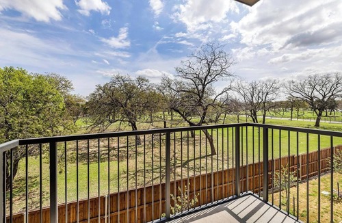 Denton Apartment | Landing | Spectacular Studio, Gym, Courtyard