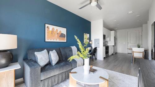 Sweetbriar Apartment | Landing Spectacular Studio Gym Pool