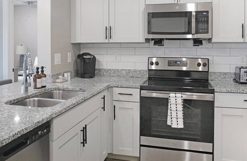 Fort Myers Apartment | Landing | Spectacular 2BD, Gym, Pool