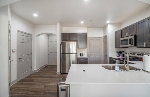 Corryville Apartment | Landing | Spectacular 1BD, Pool, Gym