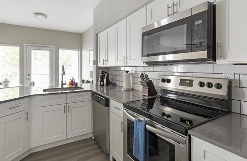 Fort Worth Apartment | Landing | Spectacular 2BD, Pool, Gym