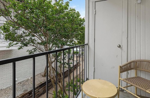 Fort Worth Apartment | Landing | Spectacular 2BD, Pool, Gym