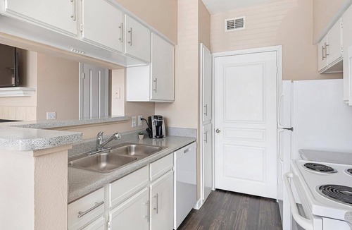 Fort Worth Apartment | Landing | Spectacular 1BD, Pool, Gym