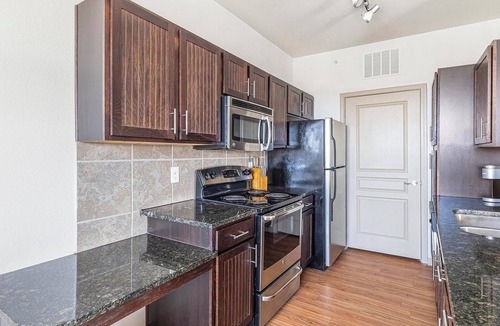 Fort Worth Apartment | Landing | Spectacular 1BD, Gym, Pool
