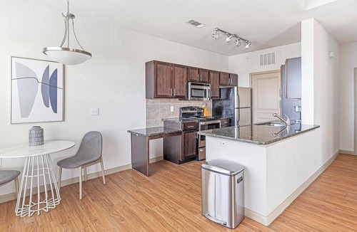 Fort Worth Apartment | Landing | Spectacular 1BD, Gym, Pool