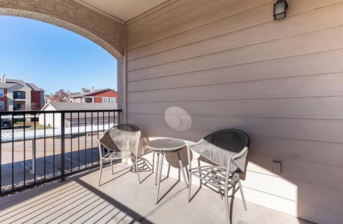 Fort Worth Apartment | Landing | Spectacular 1BD, Gym, Pool