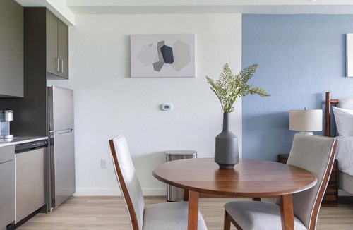 Golden Gate Apartment | Landing | Spectacular Studio, Yoga Studio
