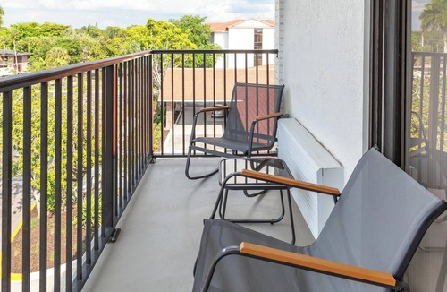 Golden Gate Apartment | Landing | Spectacular Studio, Yoga Studio