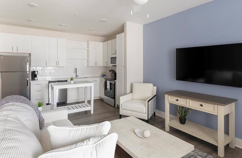 Belle Mina Apartment | Landing | Spectacular 1BD, Gym, Pool