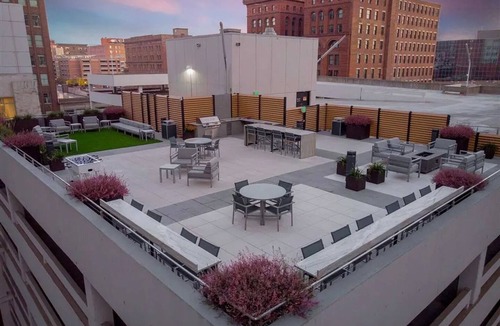 Downtown Kansas City Apartment | Landing | Spectacular 2BD, Yoga Studio, Gym