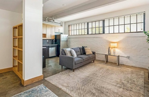 Petersburg Apartment | Landing | Spectacular 2BD, Gym, Pool