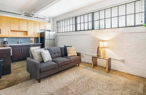 Petersburg Apartment | Landing | Spectacular 2BD, Gym, Pool